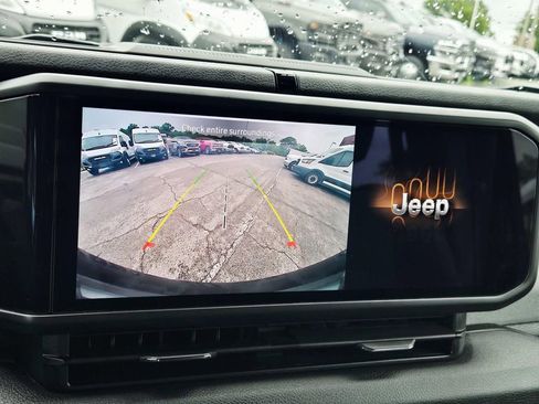 Used 2025 Jeep Wrangler Unlimited Sport AWD/4WD image 31