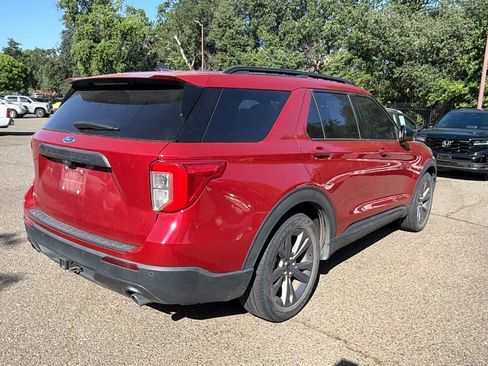 Used 2022 Ford Explorer XLT w/ Equipment Group 202A RWD image 5