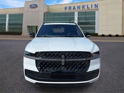 New 2025 Lincoln Navigator Reserve w/ Jet Appearance Package image 2