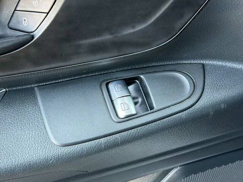 Used 2023 Mercedes-Benz Metris image 14