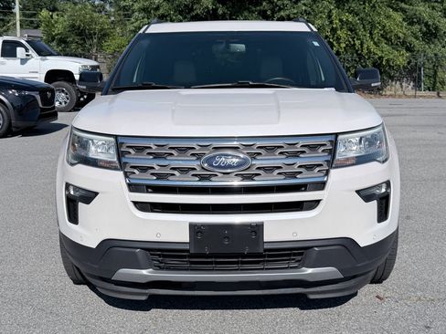Used 2018 Ford Explorer XLT w/ Equipment Group 202A FWD image 3