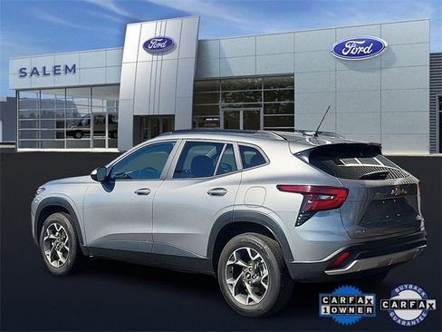 Used 2025 Chevrolet Trax LT w/ Driver Confidence Package image 4