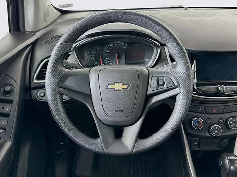 Used 2018 Chevrolet Trax LS AWD/4WD image 17