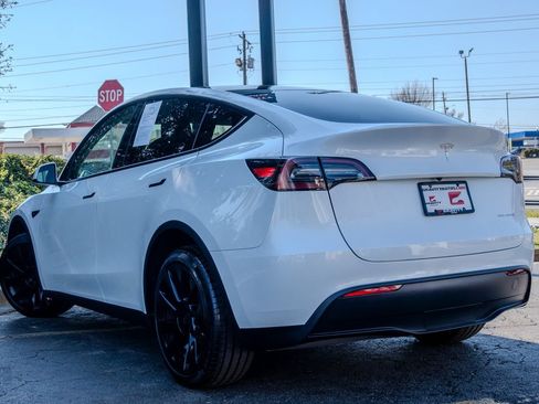 Used 2023 Tesla Model Y Long Range image 22
