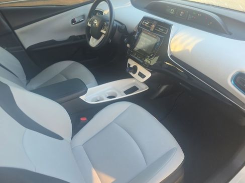 Used 2017 Toyota Prius Four w/ Carpet Mat Package image 17