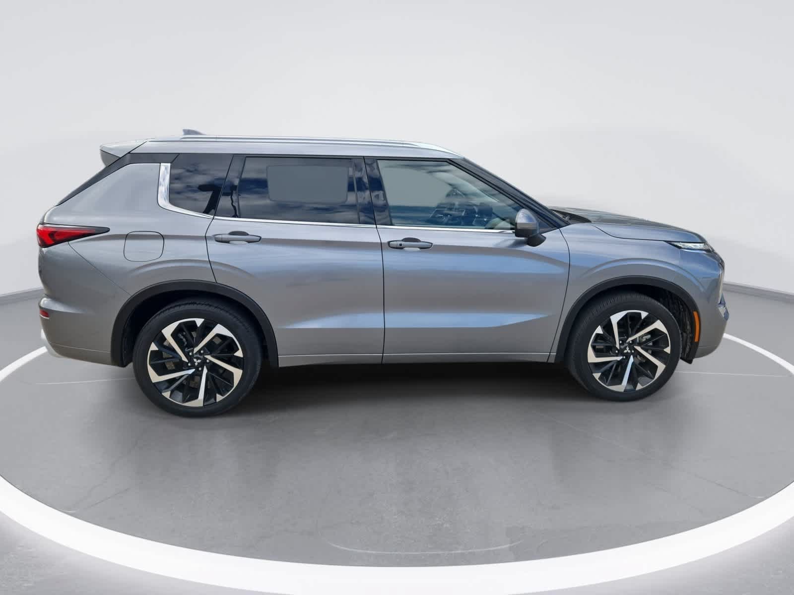 Used 2024 Mitsubishi Outlander SEL FWD image 9