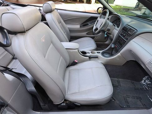 Used 2004 Ford Mustang Convertible image 7