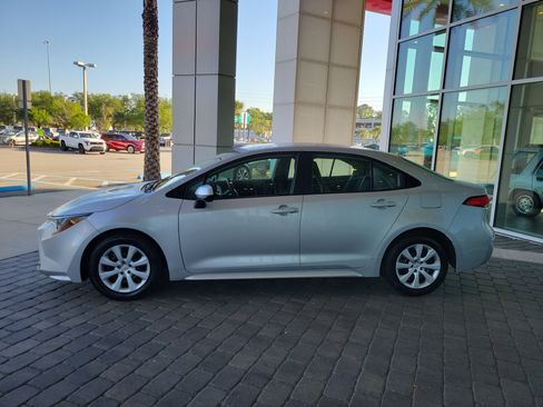 Used 2024 Toyota Corolla LE image 3