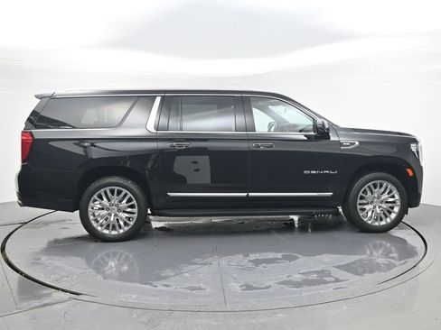Used 2024 GMC Yukon XL Denali w/ Advanced Technology Package image 6