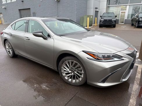 Used 2020 Lexus ES 300h w/ Luxury Package image 8
