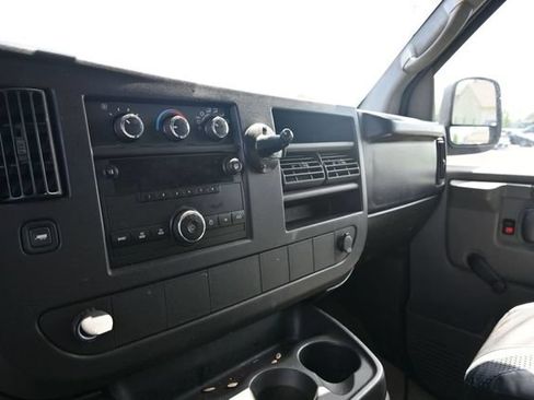 Used 2009 GMC Savana 3500 RWD image 16
