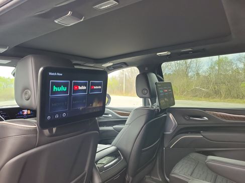 Used 2023 Cadillac Escalade ESV Sport Platinum w/ LPO, ONYX Package AWD/4WD image 31