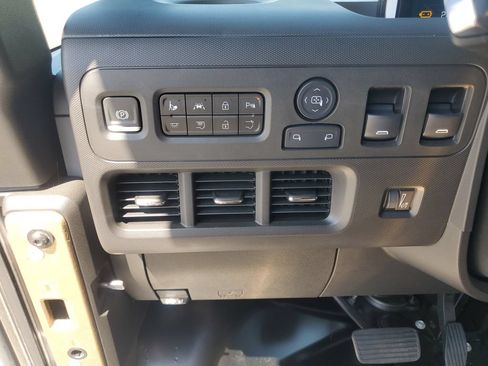Used 2024 Chevrolet Brightdrop 400 w/ Commercial Equipment Package AWD/4WD image 23