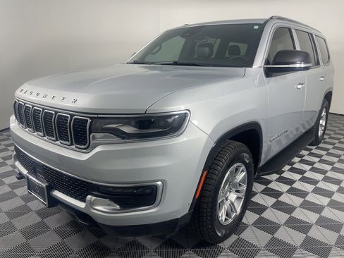 Used 2024 Jeep Wagoneer 4WD w/ HD Trailer Tow Package image 5