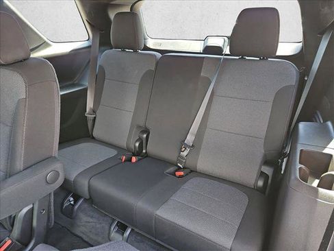 Used 2022 Chevrolet Traverse LT FWD image 26