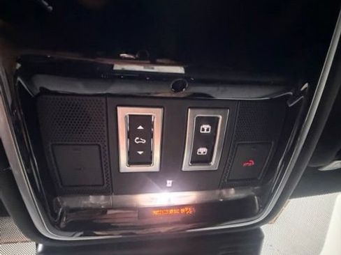 Used 2025 Land Rover Range Rover Velar Dynamic SE AWD/4WD image 22