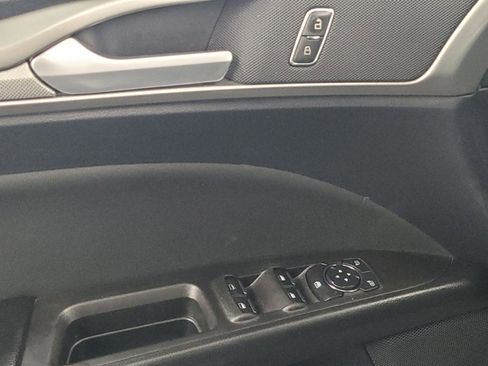 Used 2020 Ford Fusion SE FWD image 27