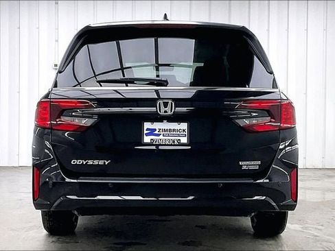 New 2026 Honda Odyssey Touring image 4