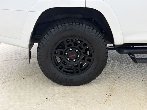 Used 2021 Toyota 4Runner SR5 Premium w/ Moonroof Package AWD/4WD image 13