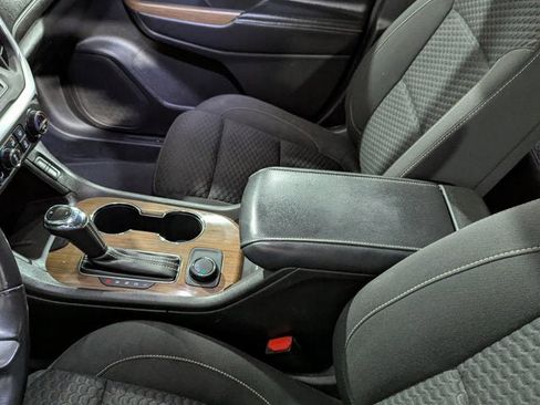 Used 2018 GMC Acadia SLE image 41