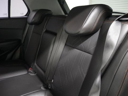 Used 2021 Chevrolet Trax LT w/ LT Convenience Package image 12