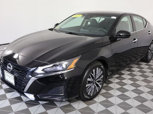 Used 2023 Nissan Altima 2.5 SV FWD image 4