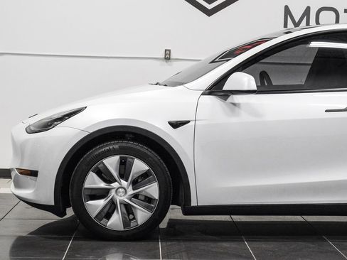 Used 2023 Tesla Model Y Long Range image 18