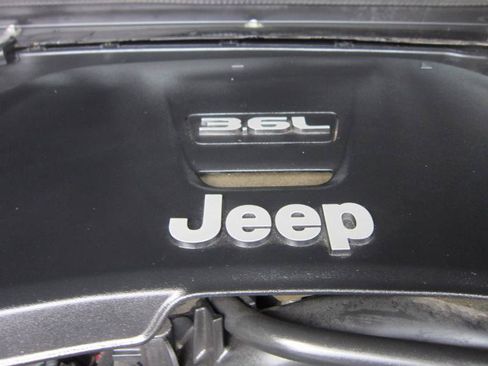 Used 2018 Jeep Wrangler Unlimited Sport AWD/4WD image 40