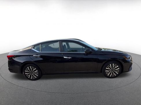 Used 2025 Nissan Altima 2.5 SV FWD image 16
