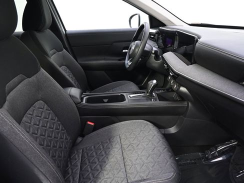 Used 2025 Nissan Kicks SV image 16