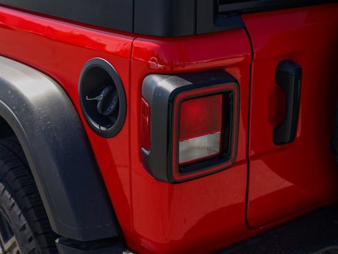 Used 2025 Jeep Wrangler Unlimited Sport AWD/4WD image 7