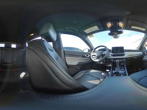 Used 2025 Jeep Compass Limited image 42