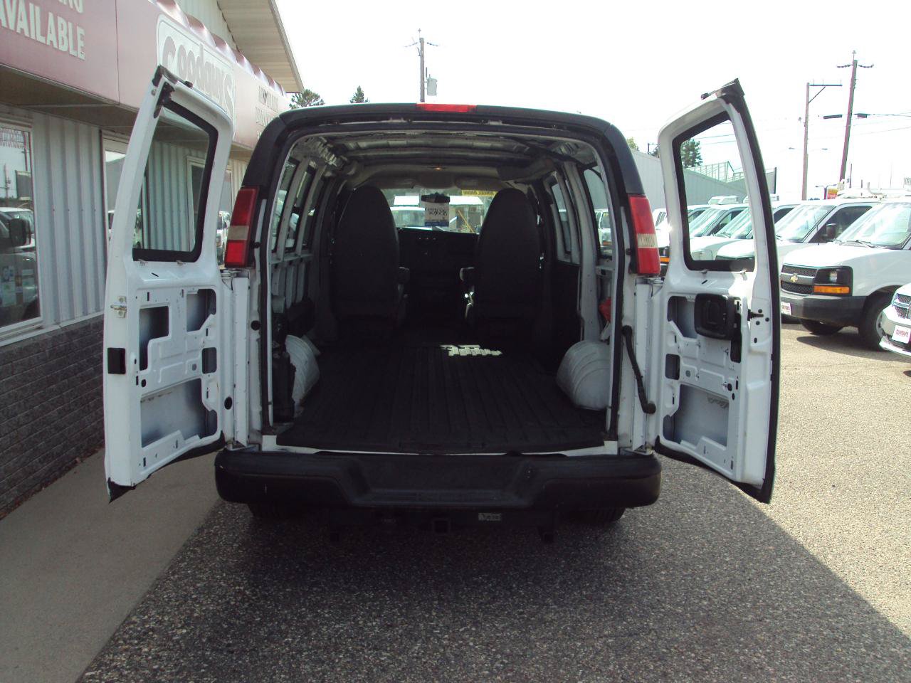 Used 2014 Chevrolet Express 1500 AWD image 9