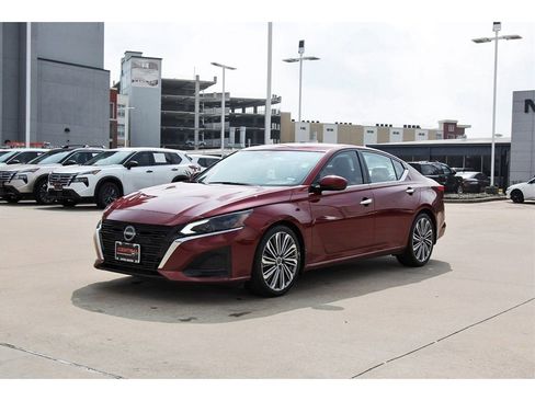 Used 2023 Nissan Altima 2.5 SL image 2