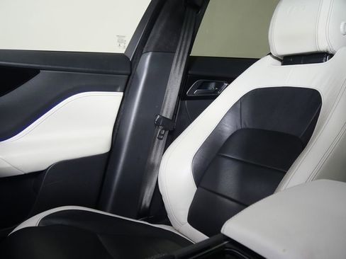 Used 2019 Jaguar F-PACE S image 25