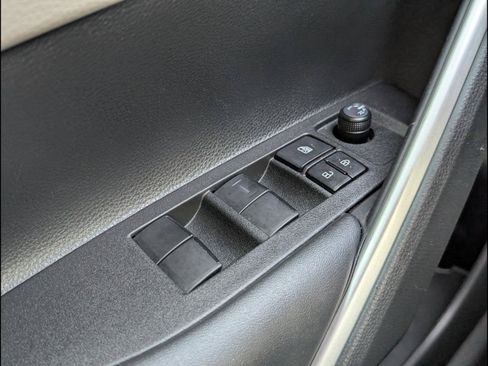 Used 2025 Toyota Corolla Cross L FWD image 20