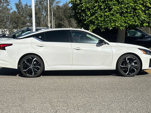 Used 2024 Nissan Altima 2.5 SR FWD image 3