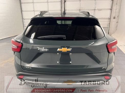 Used 2025 Chevrolet Trax LT FWD image 6