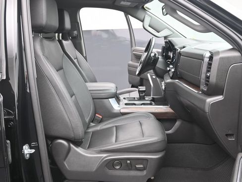 Used 2023 GMC Sierra 1500 SLT w/ SLT Premium Plus Package AWD/4WD image 11