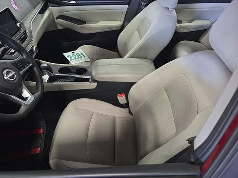 Used 2025 Nissan Altima 2.5 SV FWD image 8
