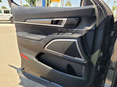 Used 2022 Kia Telluride LX AWD/4WD image 30