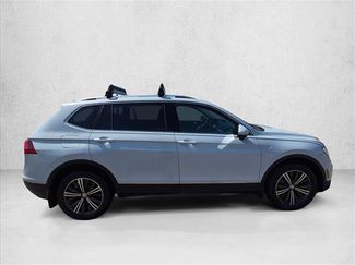 Used 2018 Volkswagen Tiguan SEL AWD/4WD video 4