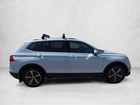 Used 2018 Volkswagen Tiguan SEL AWD/4WD image 4