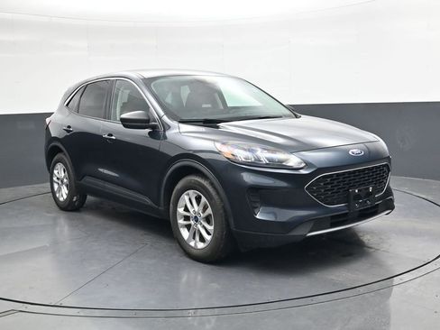 Used 2022 Ford Escape SE w/ Cold Weather Package image 2