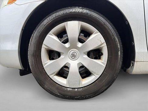 Used 2009 Toyota Camry LE FWD image 9