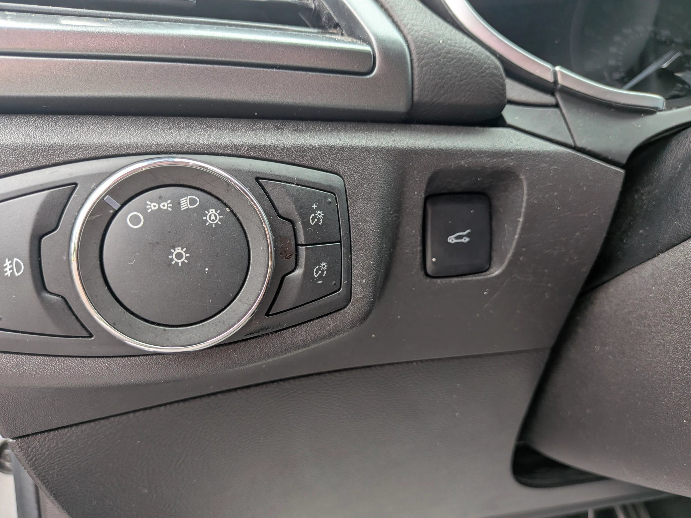 Used 2015 Ford Fusion Titanium FWD image 31