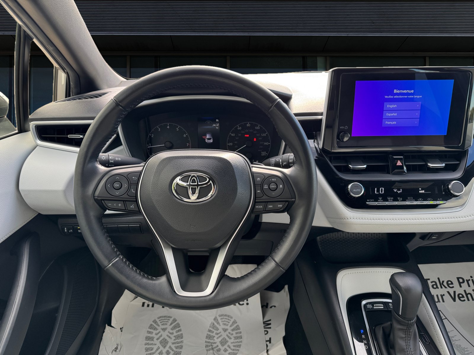 Used 2024 Toyota Corolla SE FWD image 3