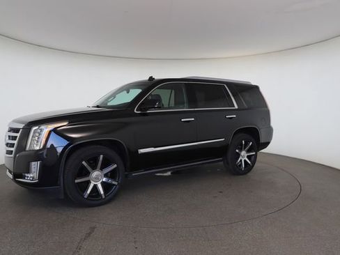 Used 2015 Cadillac Escalade Premium image 4