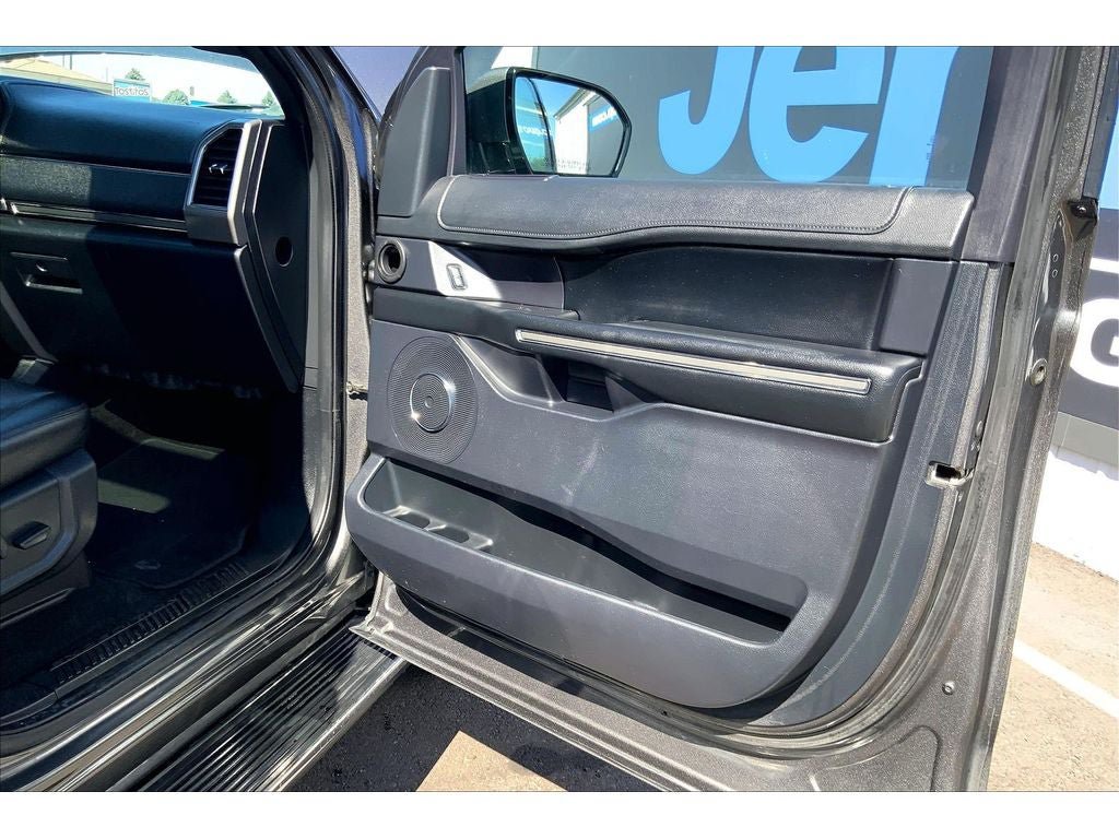 Used 2020 Ford Expedition Max XLT w/ Equipment Group 202A AWD/4WD image 26
