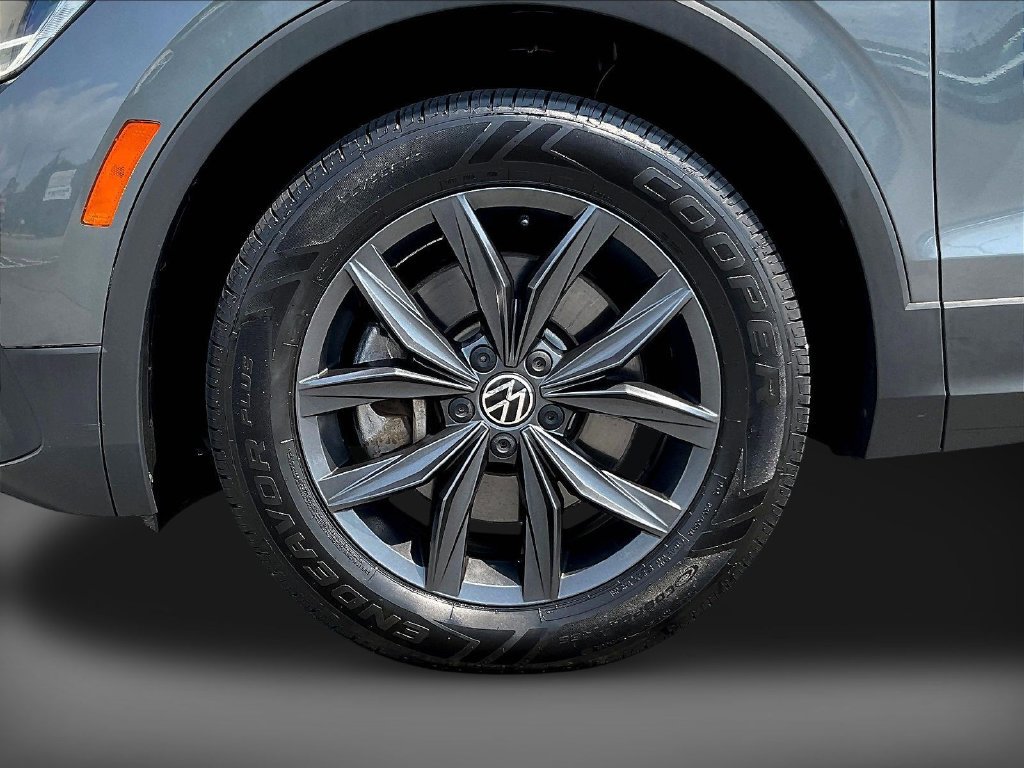 Used 2023 Volkswagen Tiguan SE AWD/4WD image 34